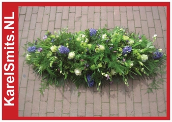 404 Kistbedekking bloemstuk Wit Blauw Hyacint Roos